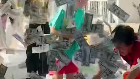 गुब्बारे में से लूटो पैसे।😱