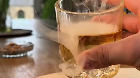 Smoked Old Fashioned Done Right! 🔥 Replying to @bozza #OldFashionedHack