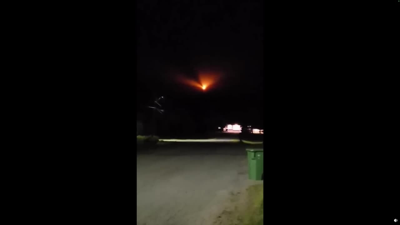 Multiple Eyewitnesses Report the Same Bizarre UFO Across States and Countries