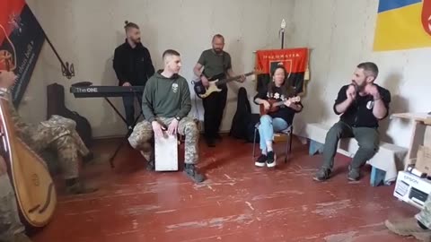 🎶🇺🇦 Ukraine War | Ukrainian Soldiers Boost Morale with Music | RCF