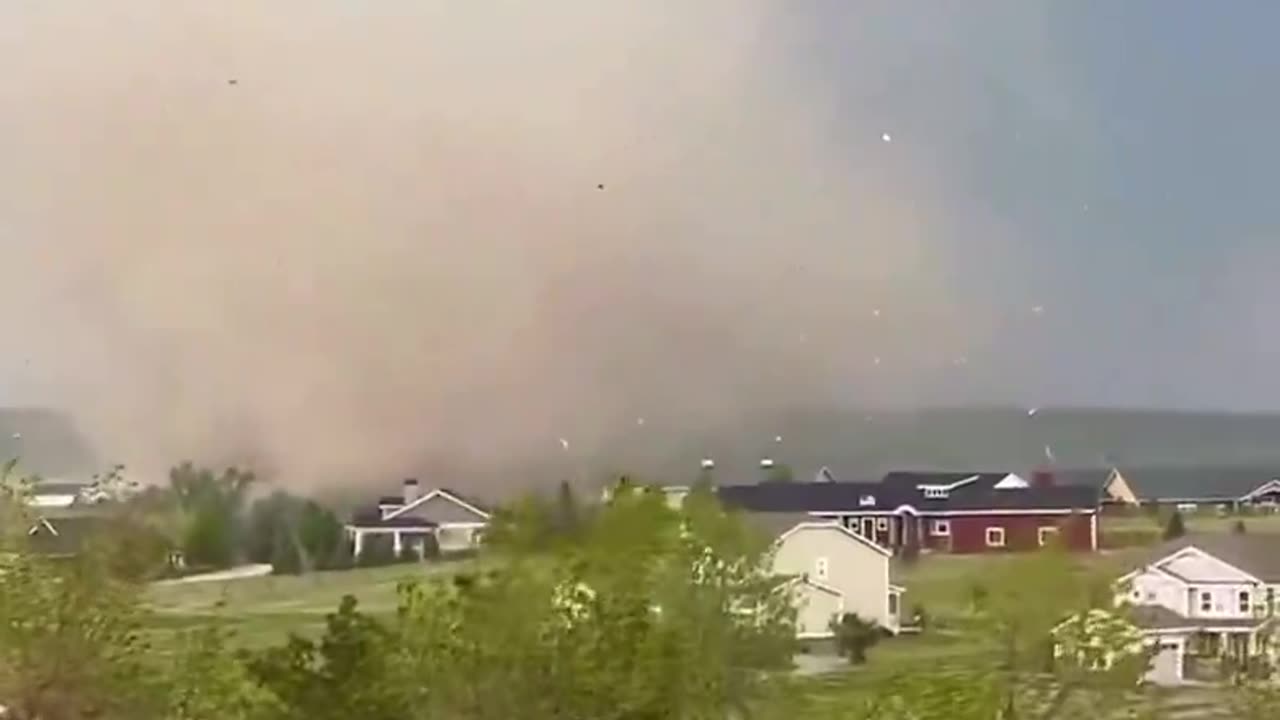 Large Tornado doing damage in Elkhorn Ranch, CO