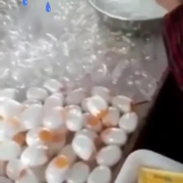 🥚 ARTIFICIAL EGGS FOR BREAKY ANYONE?