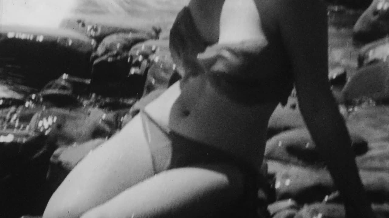 Malibu Mermaid (1950s) Short
