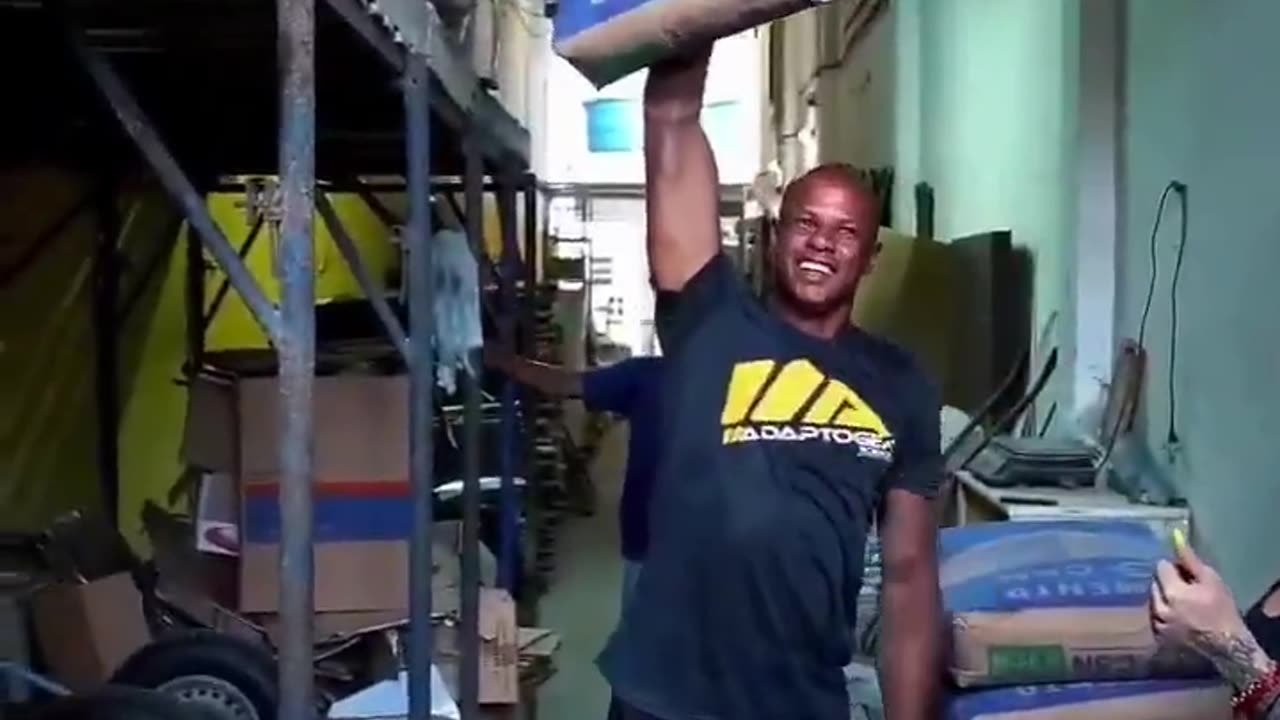 Strength of a manual worker vs bodybuilders