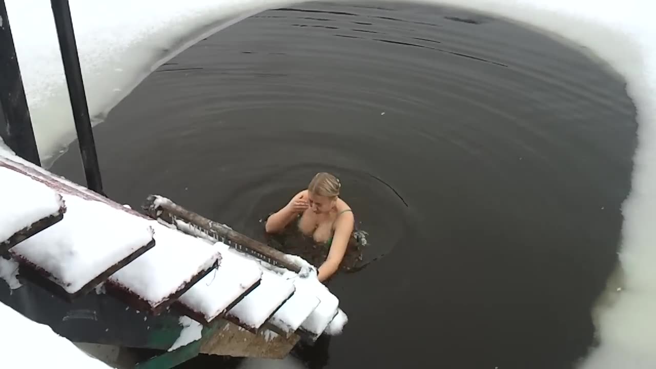 Прорубь _Бухта Викингов_ 19.01.12(4K_HD)