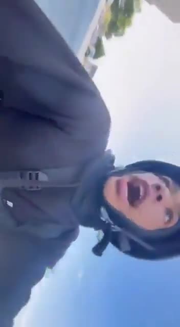 NIGGAS JES PULLT OUT A GUNN NIGGA!