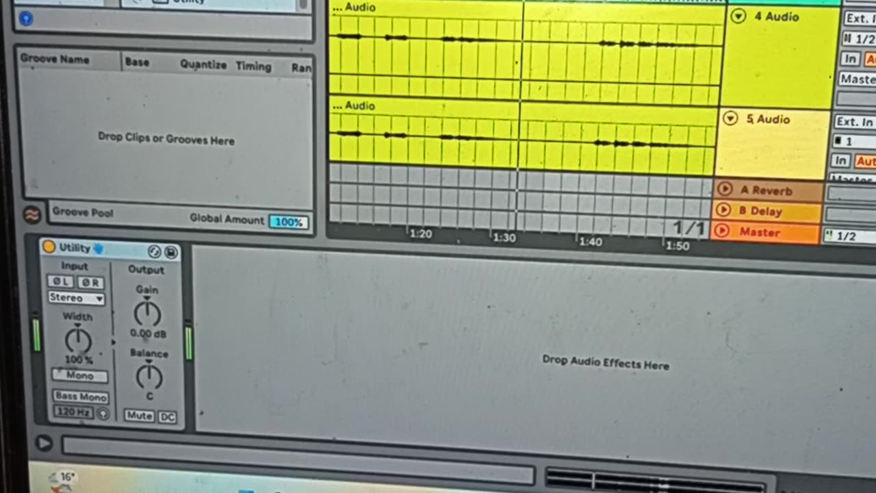 Kristo Gabriel working on a track by Magdalena Solomun