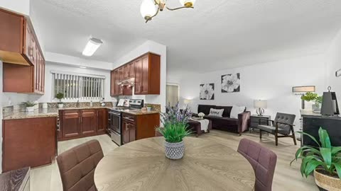 Los Angeles House Below $500K | Los Angeles Townhouse For Sale Home Tour