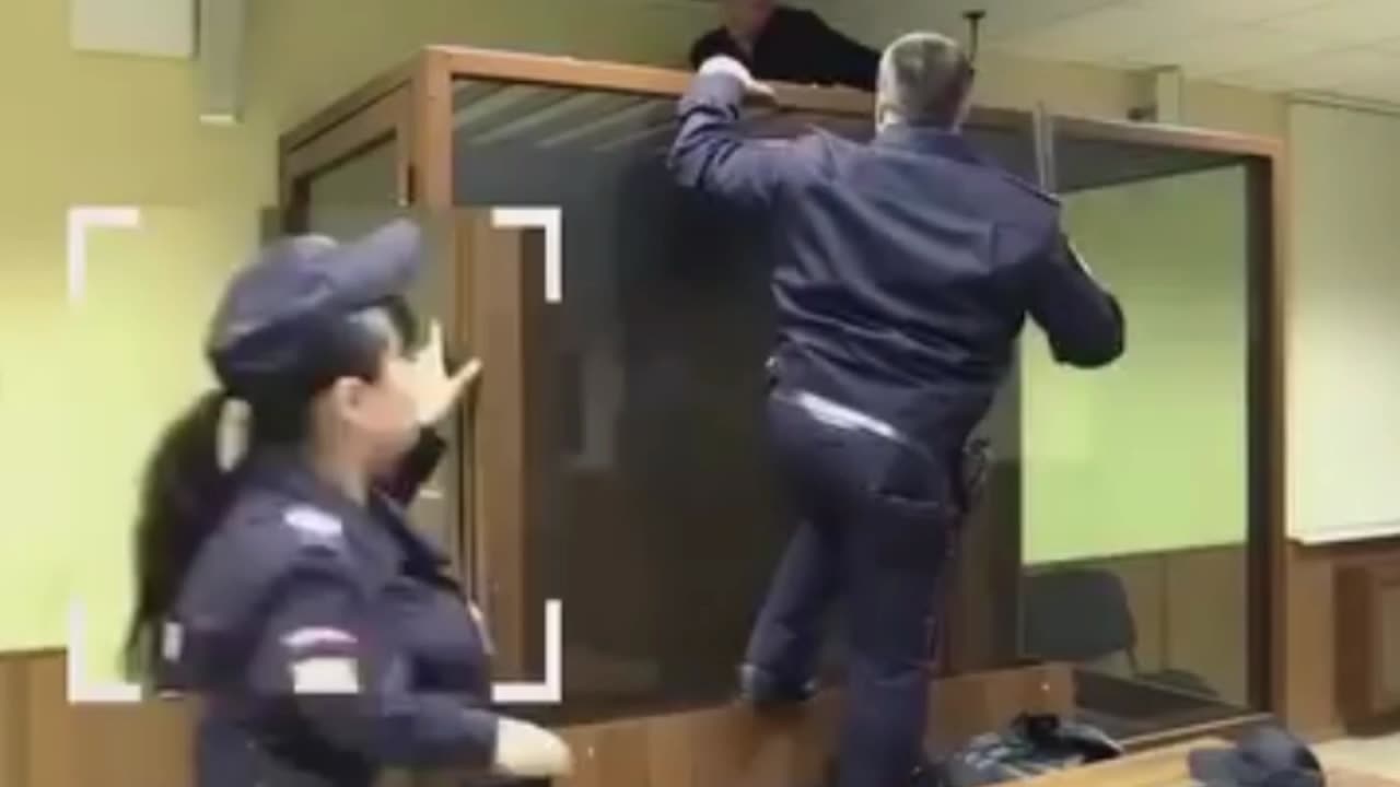 Caught On Camera: Prisoner Escapes During Trial