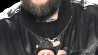 Kevin James Shocks Fans with Hot Look While Surprising Jelly Roll On Stage! - WorldEye