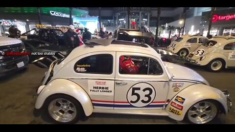 🪀yoYo🪀 🎄🎅🤶TAKES CHAT TO THE HOLLYWOOD CHRISTMAS PARADE 11-30-25