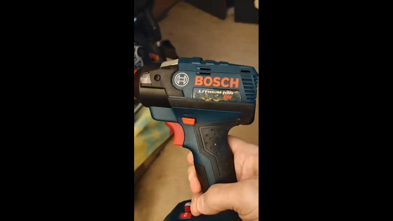 Bosch IDH182B 18V Two-in-One Bit/Socket Impact Driver quick-change hex and a 1/2 nch drive