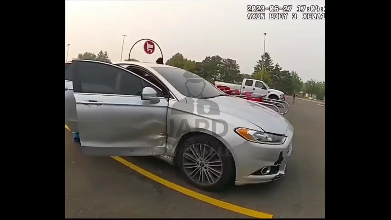 Pregnant shoplifter thinks baby bump makes her untouchable #shopliftingfail #japd