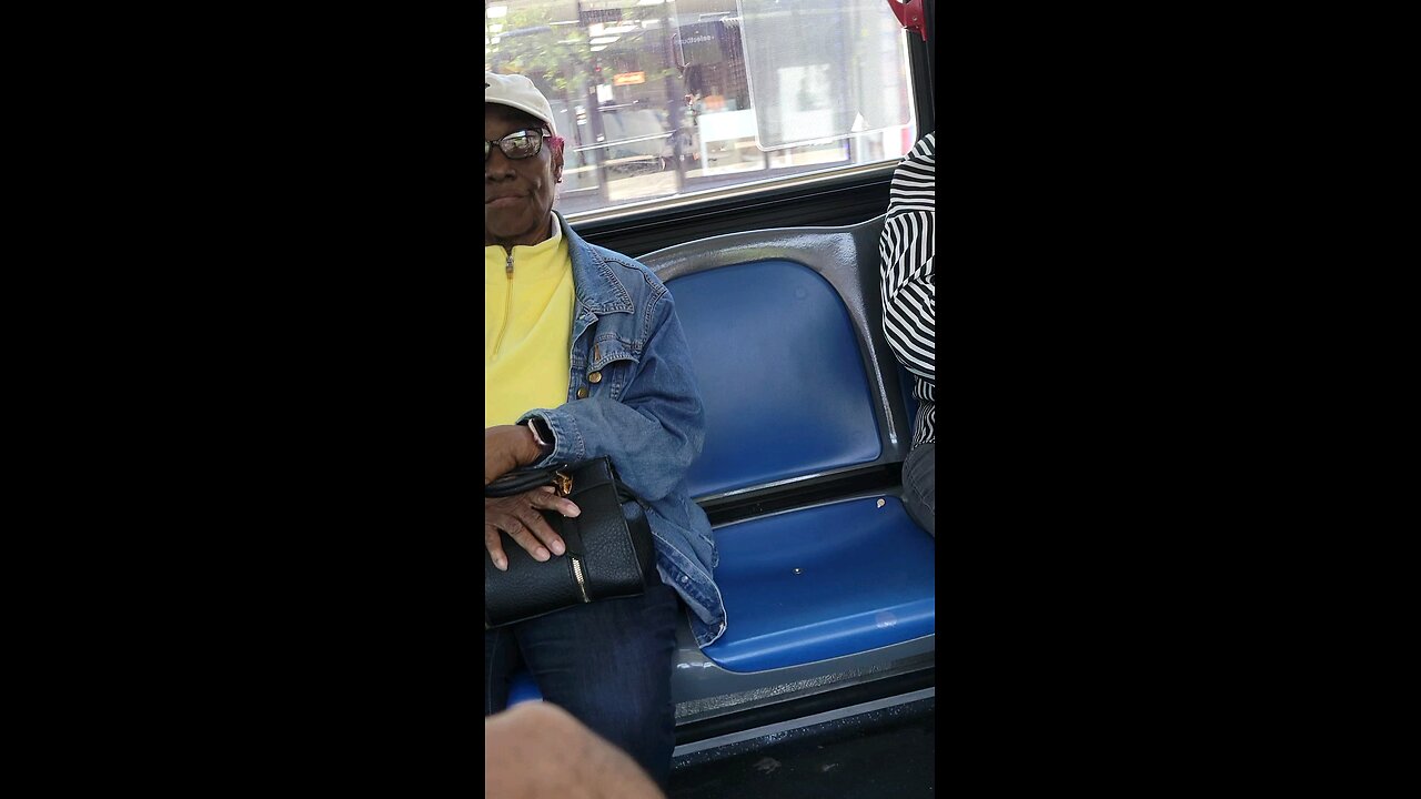 Negropean female perp doing the pinky finger theme on display.