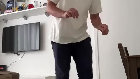 Guy dances perfectly like a 🤖 robot
