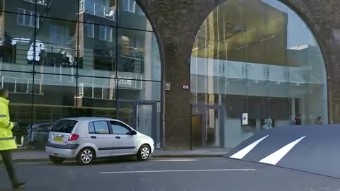 Incredible: Range Rover Evoque | Speed Bump