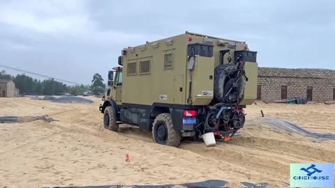 Four-wheel drive off-road RV,a reverse example on the beach !