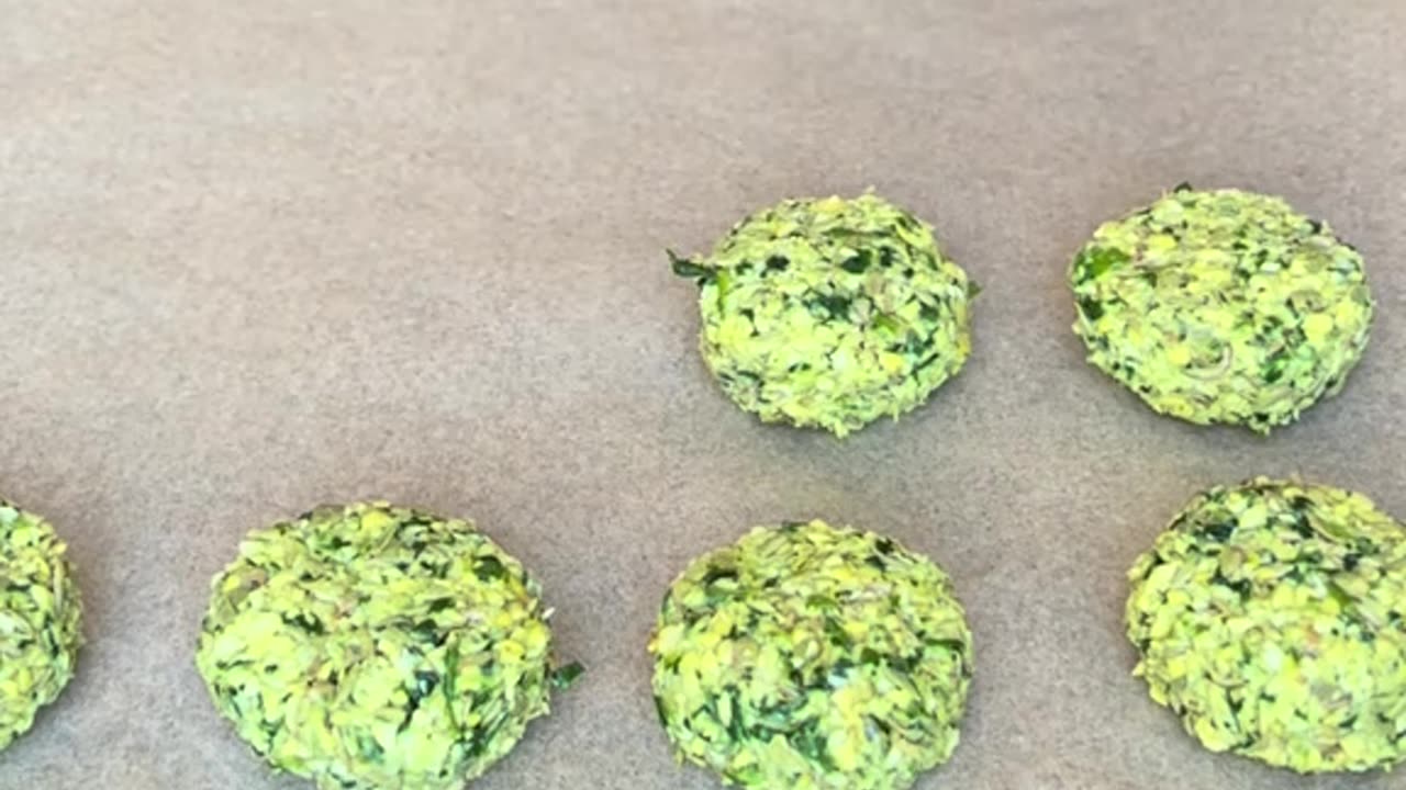 🌟 Crispy Green Lentil Recipe for a Flavorful Crunch! 🌿