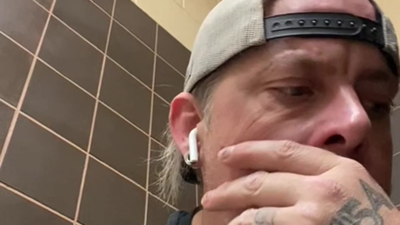 Creepy Gets Locked in the Shed with Creepyhead | Mama’s Coming…