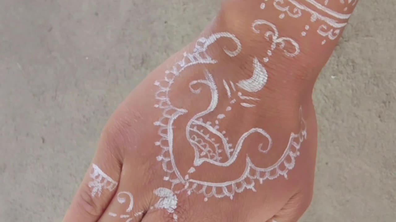 White 🤍 Eid Henna ✋✍️