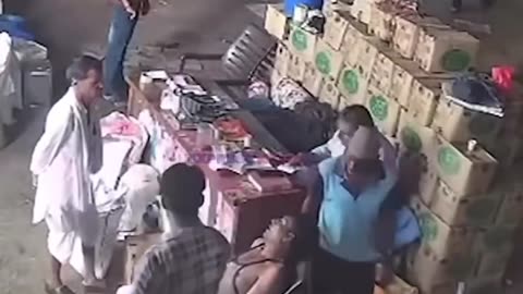 SUSNER (India) - Hirtelen a raktárban /// nemattólvan!