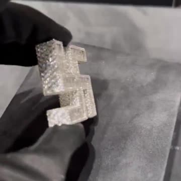 Adin Ross shows off new diamond pendant