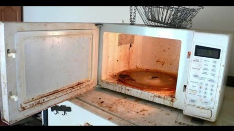 Couple Argues Over Microwave...