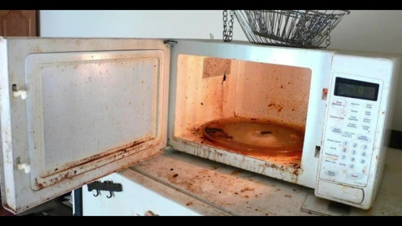 Couple Argues Over Dirty Microwave...