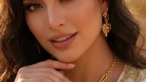 Can’t stop staring at this royal gold set… would you wear this vibe too? #goldjewelry #ethnicstyle