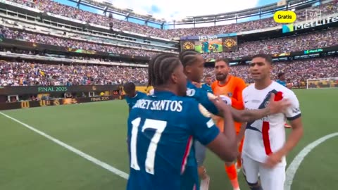 Luis Enrique tries to grab Joao Pedro’s neck