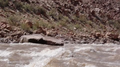 Traversing the Chute Rapids, Cataract Canyon, Utah