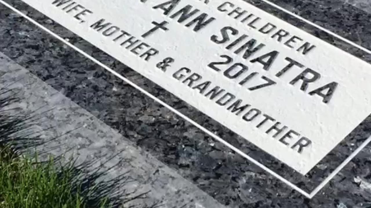 FAMOUS GRAVES - VOL. 520: BARBARA SINATRA