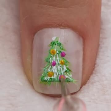 Festive nails, holiday vibes only 🎄💅