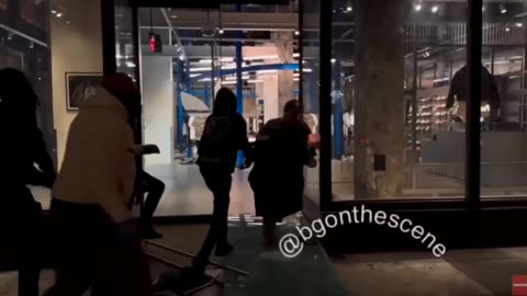 Raw Footage : Adidas Store Looting During No Kings Day