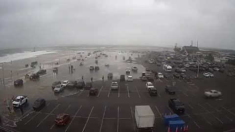 Video shows storm surge in Ocean City, Maryland due to Hurricane Erin