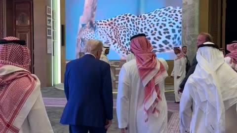 🚨🔥President Trump en route to deliver remarks at the U.S.-Saudi Investment Forum