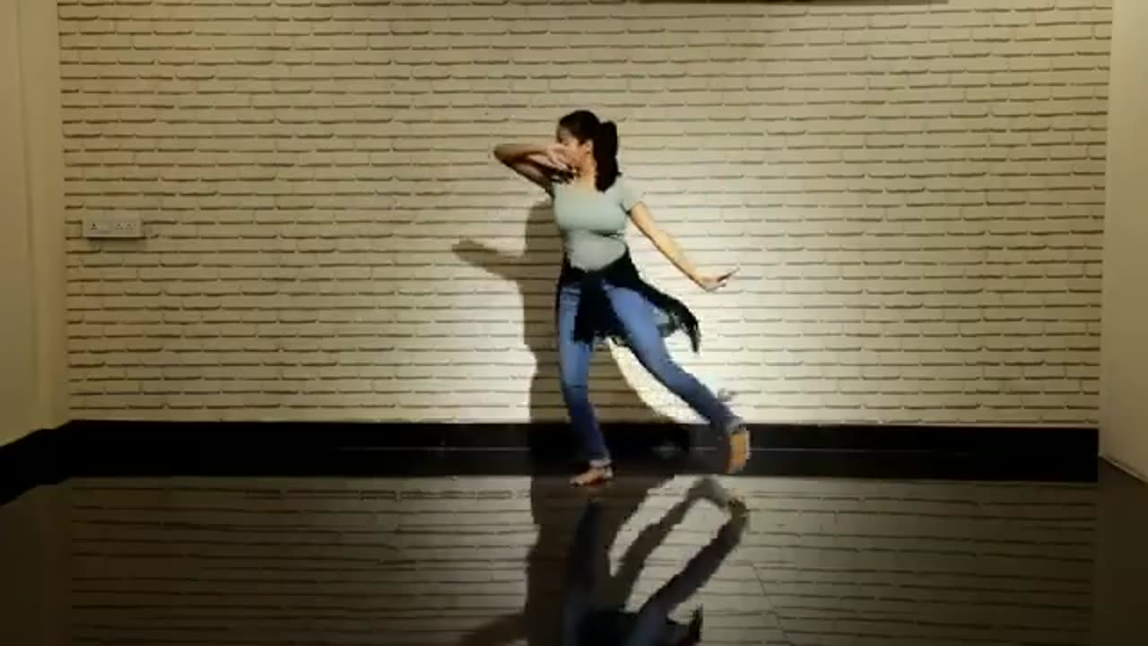 Daye Lage Kabhi Baye Lage.....