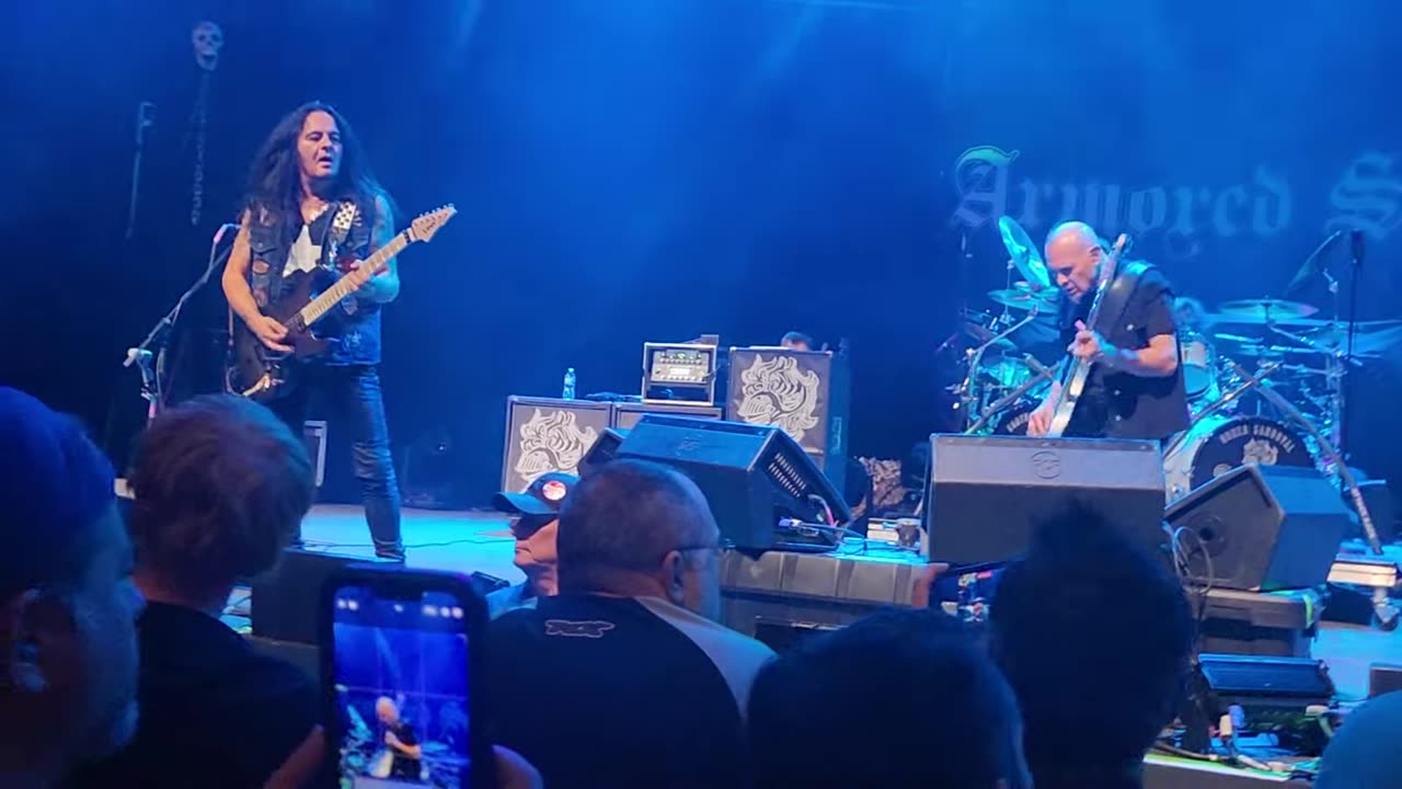 Armored saint ( live)
