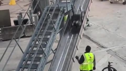 😡💼 Your Broken Luggage Is Not Our Fault (But It Kind of Is) | FunFM
