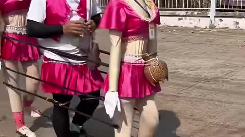 ใส่ชุดน้องแพรวพราวก่อน #dance