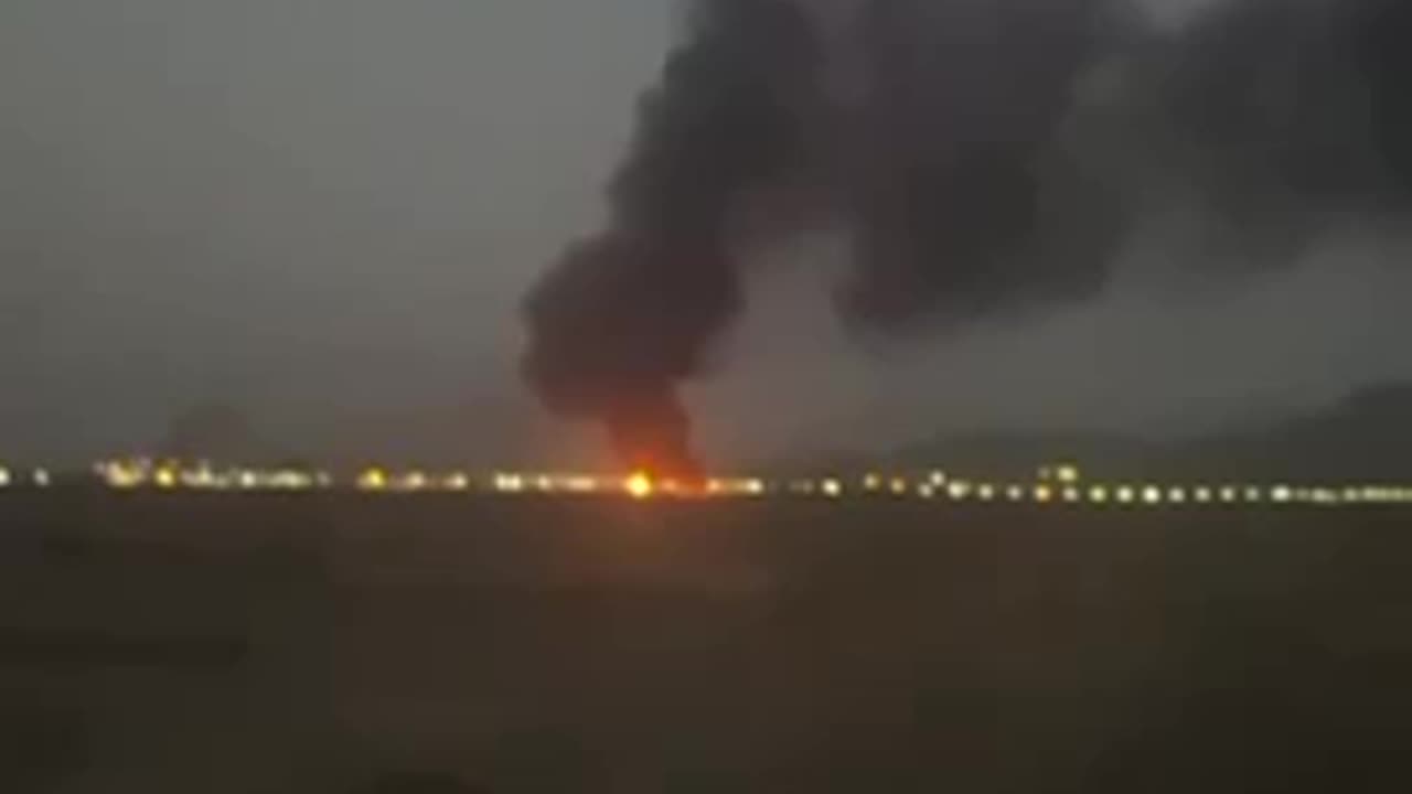 Smoke above the enrichment facility in Natanz