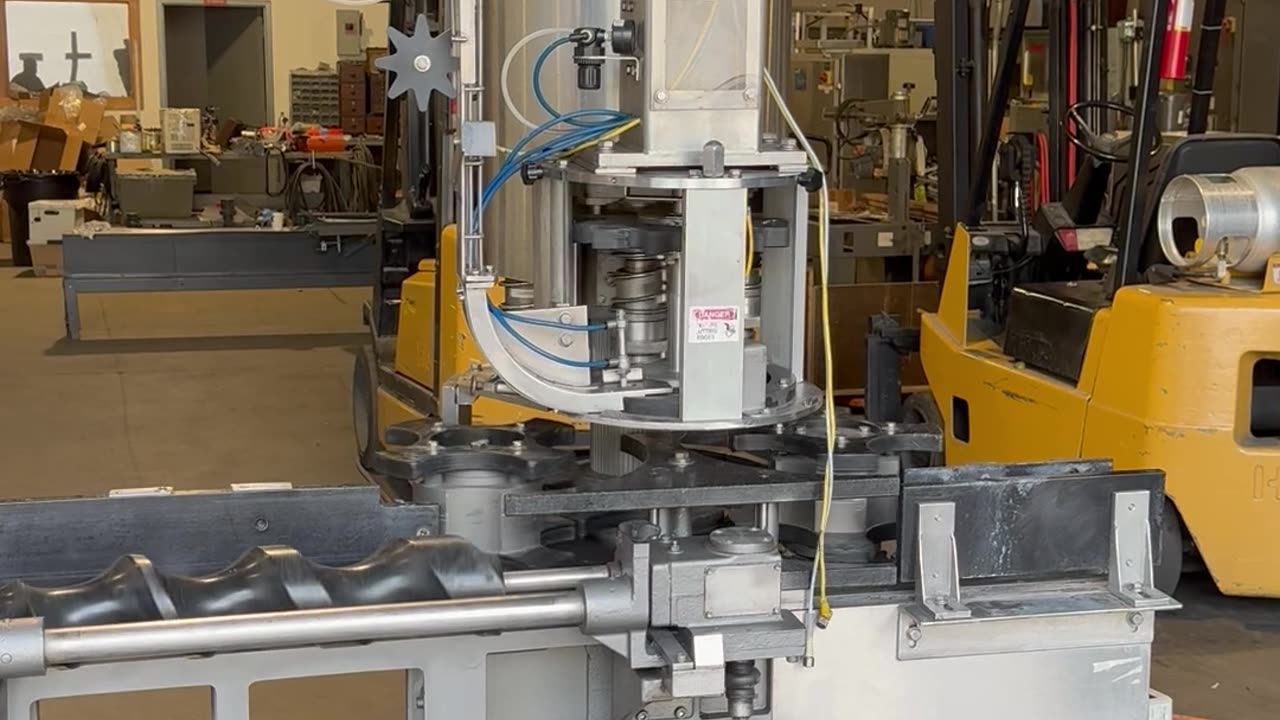 Alcoa 4-Head Freestanding Plastic Screw Capper