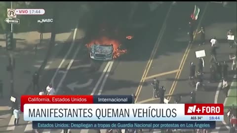 TOTAL DESTRUCTION AND UTTER MAYHEM (BURNING OF POLICE VEHICLES) IN LOS ANGELES, CA, USA