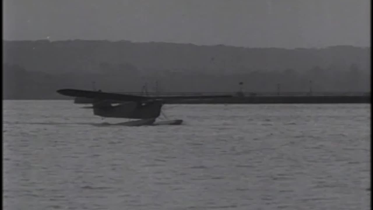 GUN CAMERA VIEWS OF P-38 IN ATTACKS... - GUN CAMERA VIEWS OF P-38 IN ATTACKS ON ITALY - 428-npc-3267