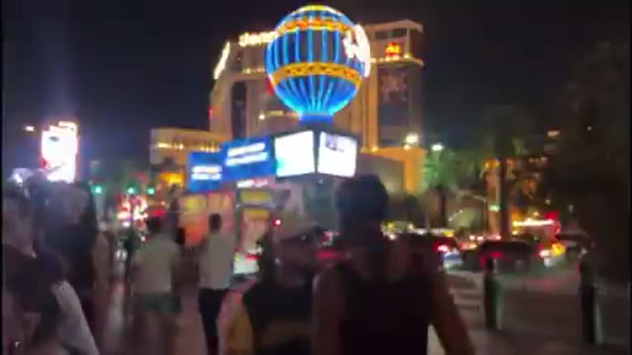 Live stream video caught instant when a shooter began firing near Bellagio Fountains in Las Vegas