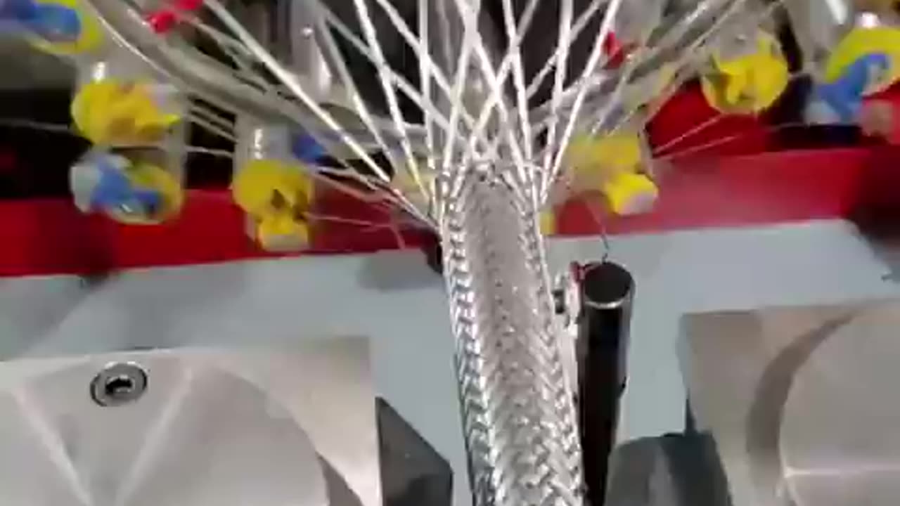 Wire braiding process for strong industrial hoses