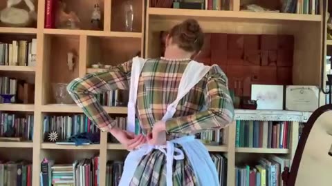How many times did a upper class 19th century women change her clothes in a day?