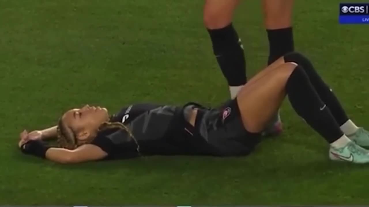 LOS ANGELES - 20 éves Savy King összeesett a pályán (nemattólvan!)