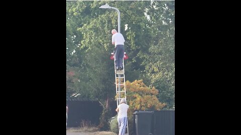 UK Boomers removing symbols of White working class bigotry....