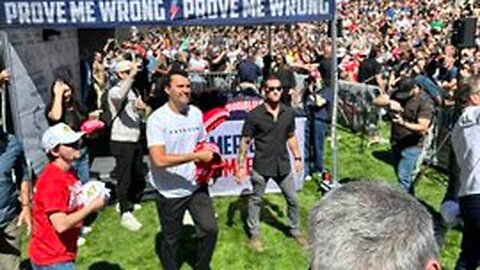 CHARLIE KIRK SHOT DEAD AT LIVE EVENT. HORRIFIC close-up footage of Charlie Kirk shot